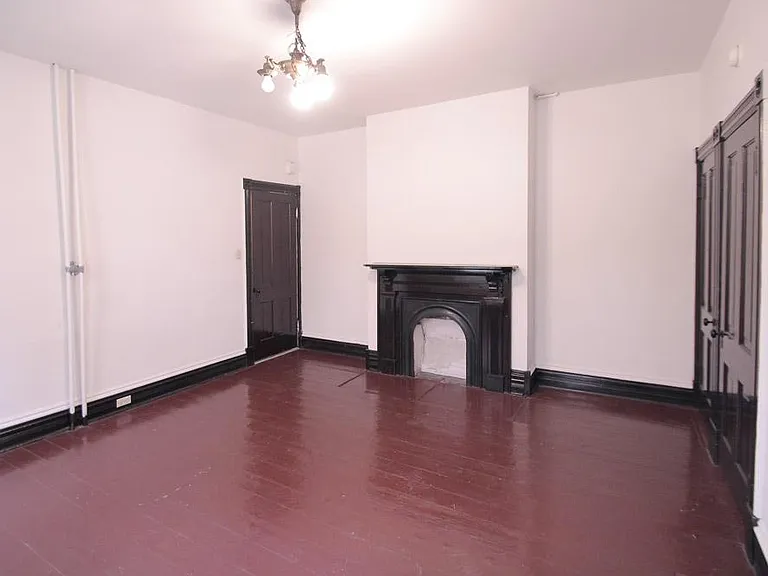 401 Franklin Ave — Photo 4