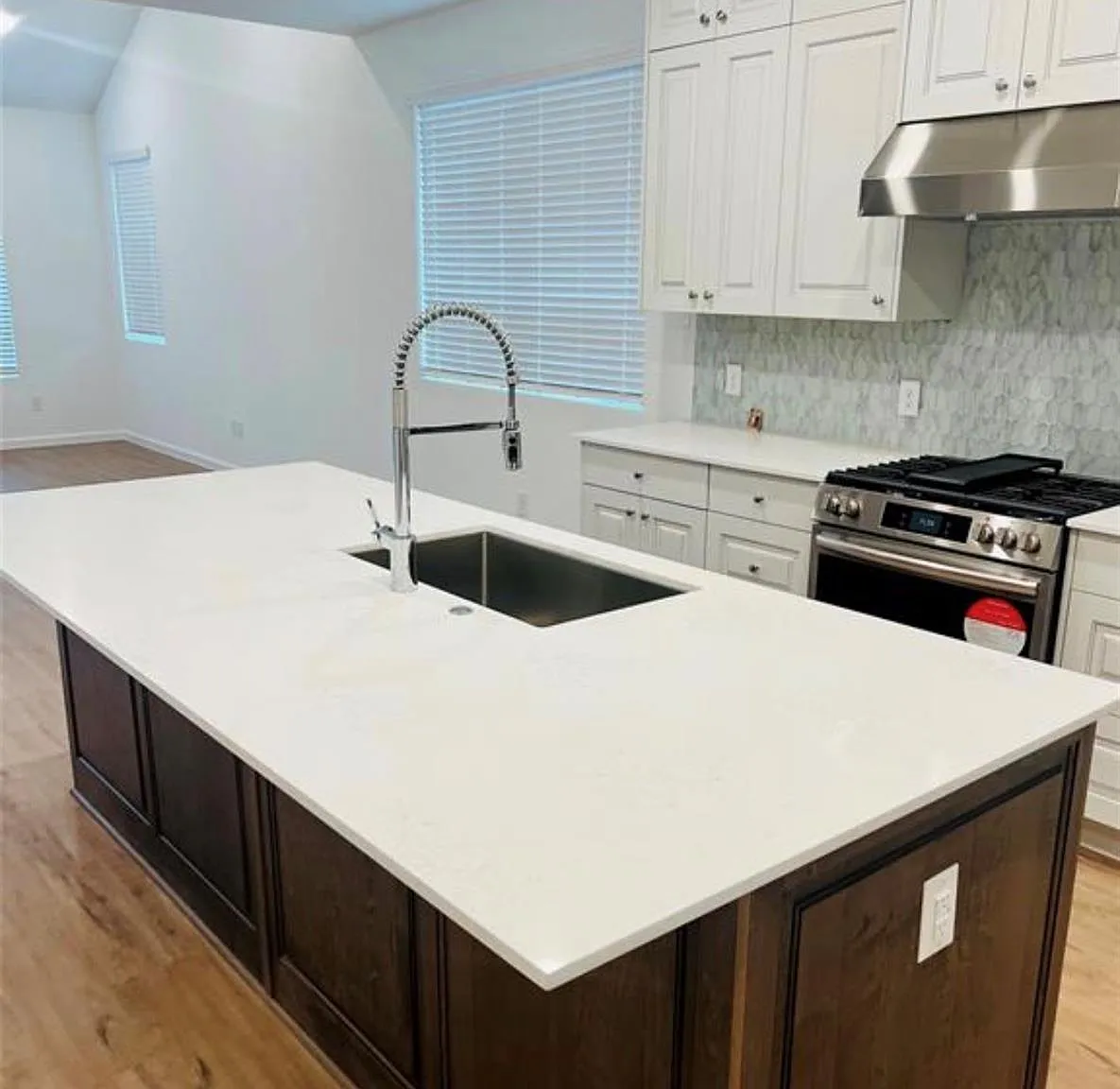 4 bed, 3.0 bath, 2427 sqft, $2,500 — Photo 3
