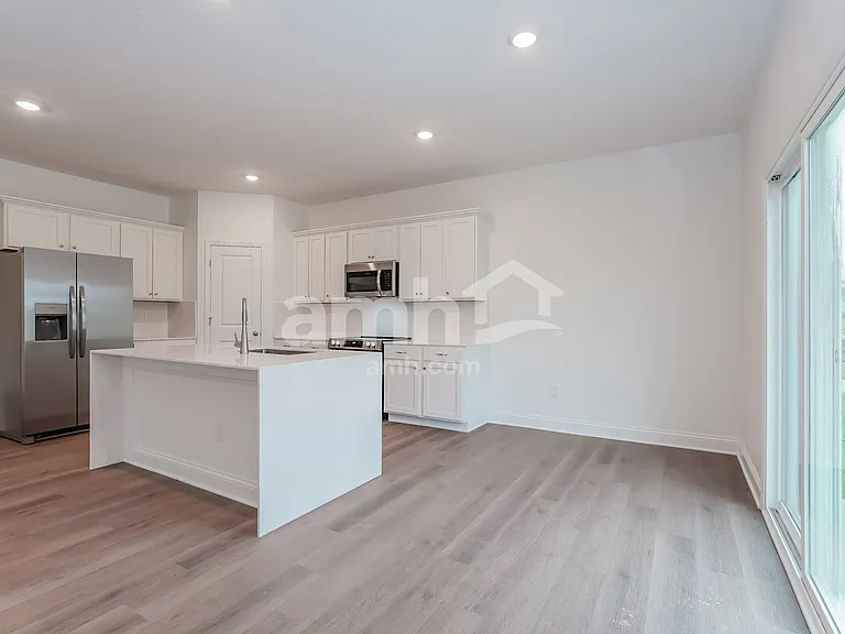 897 Heritage Blvd — Photo 5