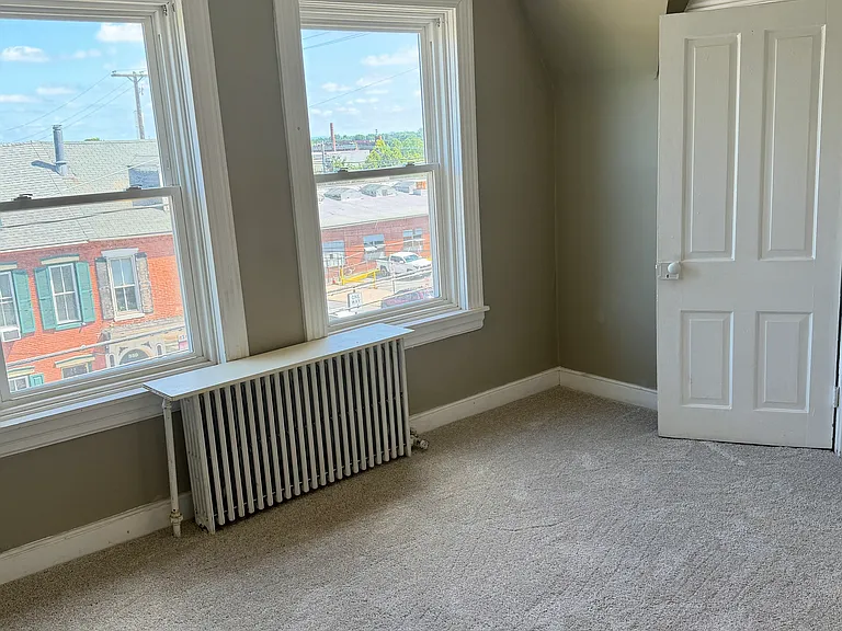 356 E Chestnut St — Photo 12