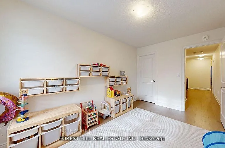 54 Montrose Blvd — Photo 17