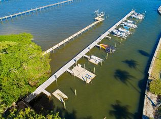 14 Palm Rd, Sewalls Pt, FL 34996