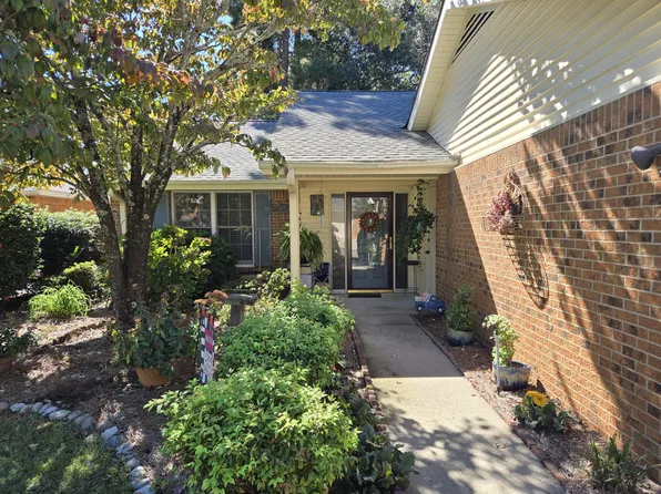 615 Clarendon Pl, Aiken, SC 29801