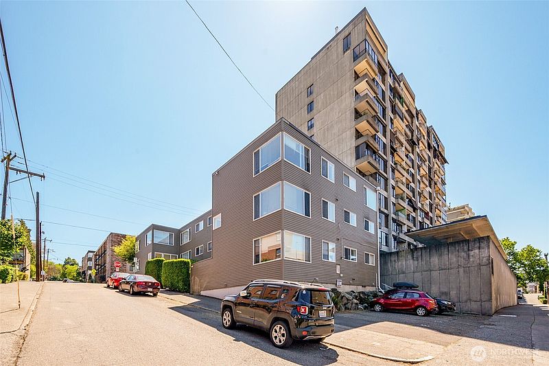 4th image of 525 E Roy Street