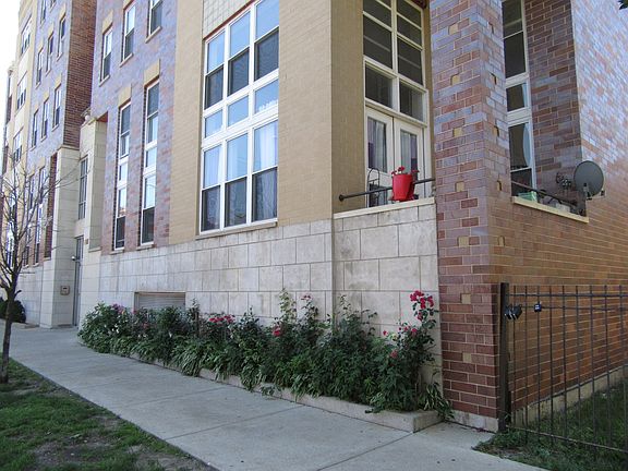 2nd image of 3611 W Montrose Ave Unit 109