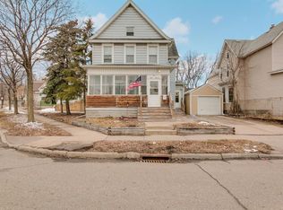 911 Hudson Rd, Saint Paul, MN 55106