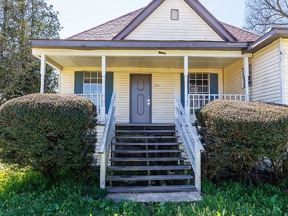 3rd image of 208 Spring St