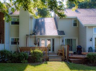5S034 Pebble Beach Ct, Naperville, IL
