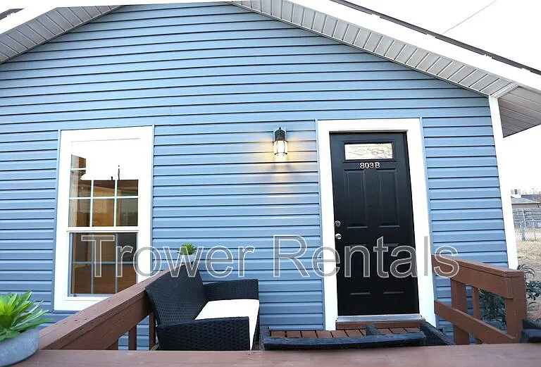 803 B Ave E — Photo 2