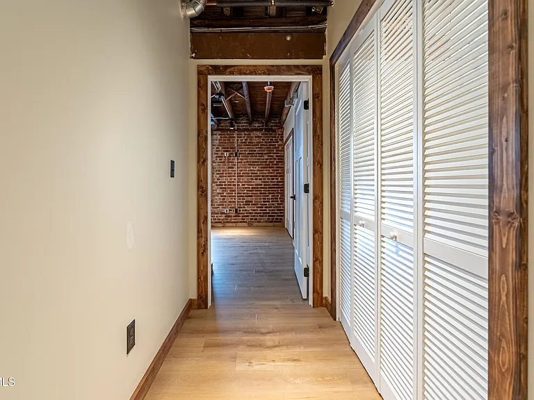 453 E Main St #400 — Photo 4