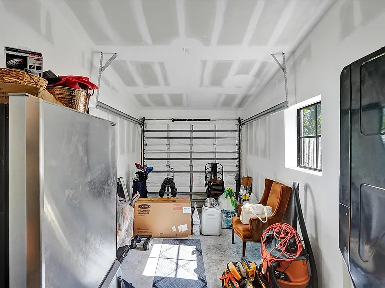 807 SW 18th St — Photo 47