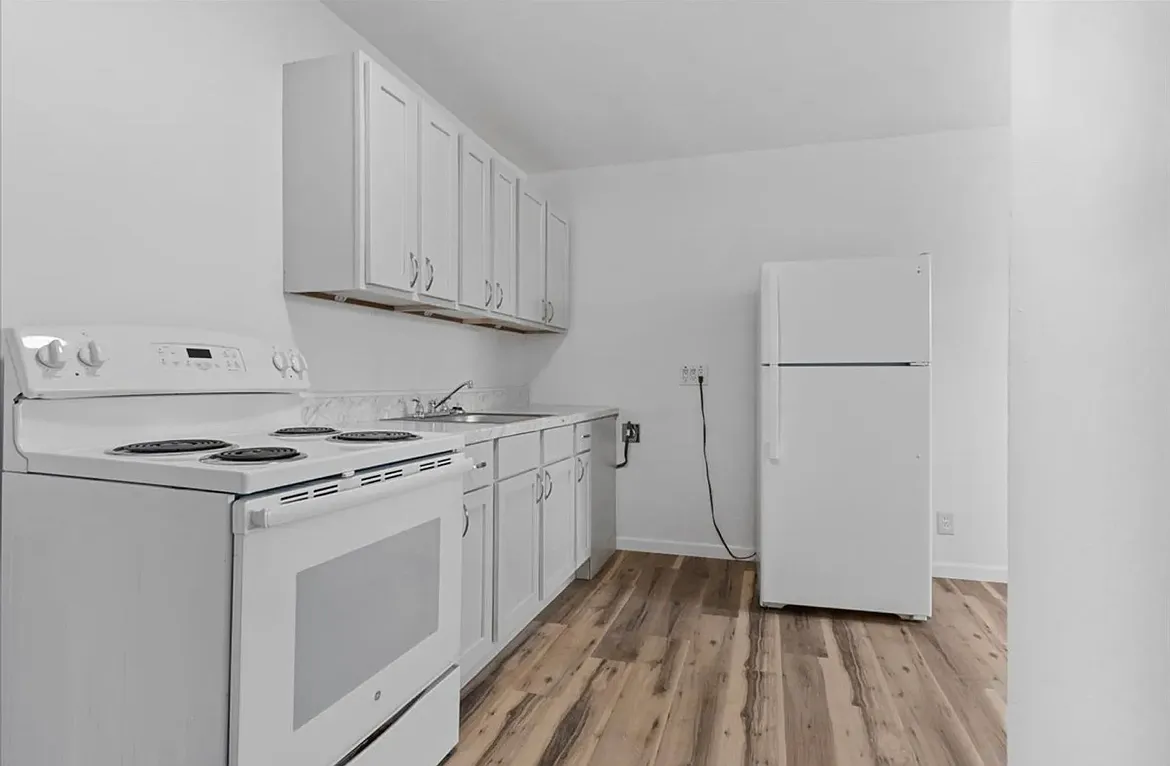 2216 Memorial Pkwy NW — Photo 1