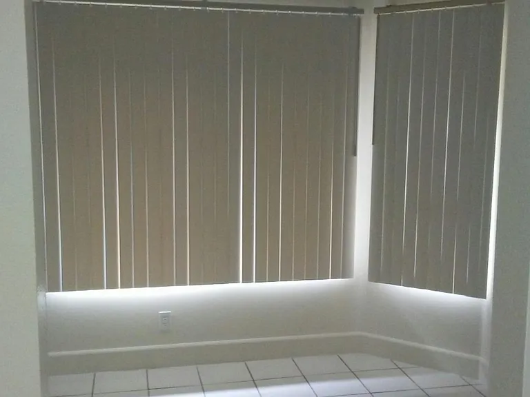 218 W Vermont Ave #7 — Photo 2