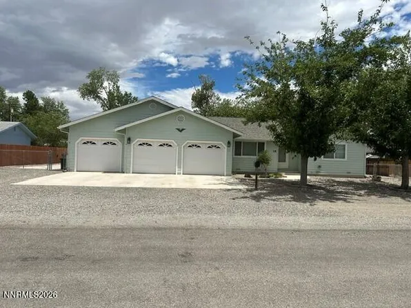 18 Saint Andrews Dr, Yerington, NV 89447
