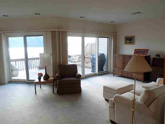 3rd image of 753 Hewitt Ln #753