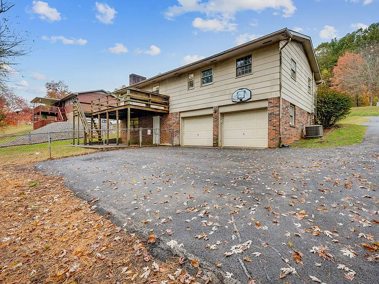729 Foothills Rd — Photo 25