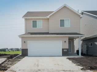 3689 50th St S, Fargo, ND 58104