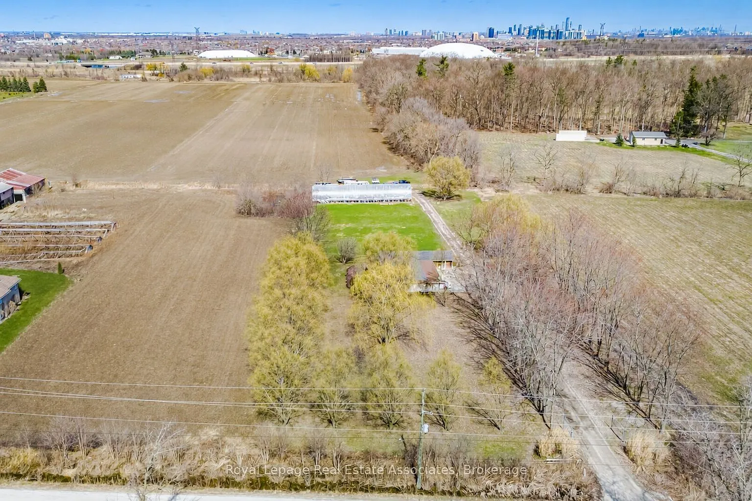 5327 8th Line photo 1