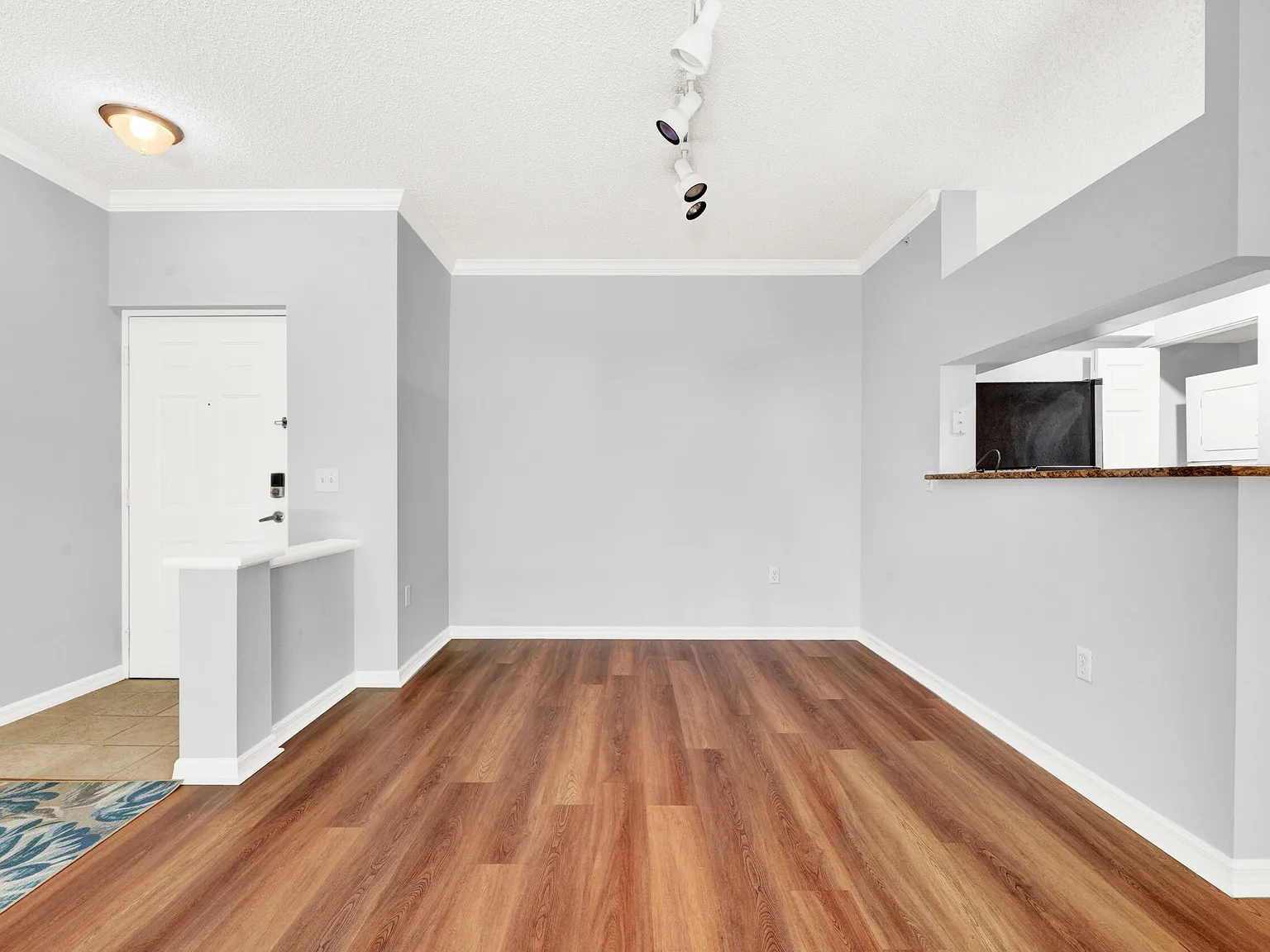 1 bed, 1.0 bath, 726 sqft, $2,000 — Photo 3