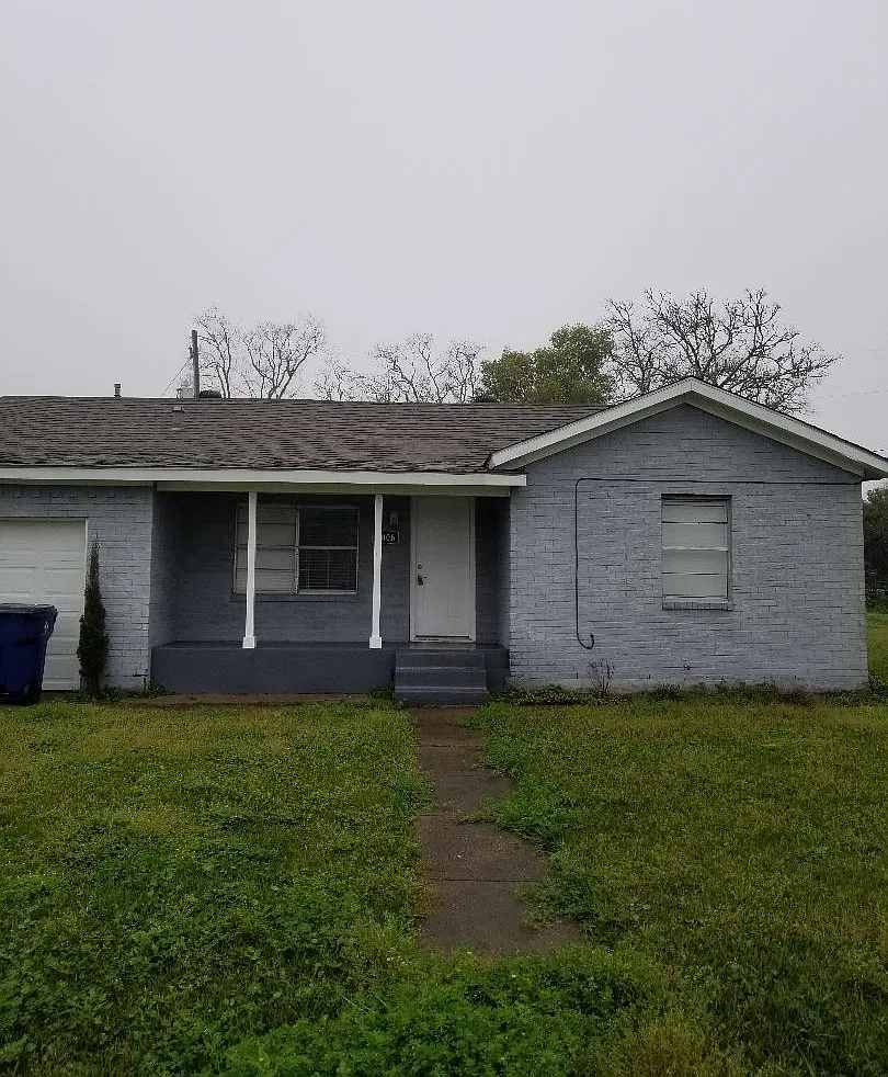 3 bed, 1290 sqft, $1,715 — Photo 1