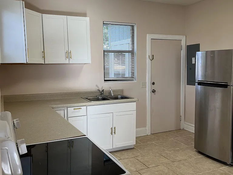5105 Hollycrest Dr — Photo 4