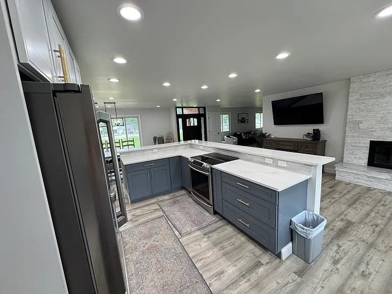 1571 N Huron Rd — Photo 35