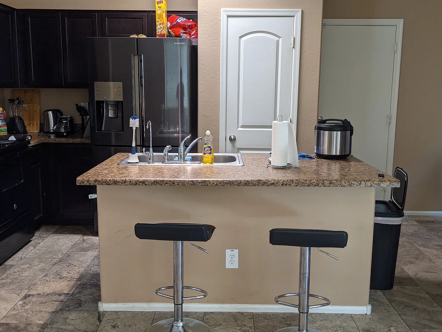 3 bed, 2.5 bath, 1360 sqft, $775 — Photo 2