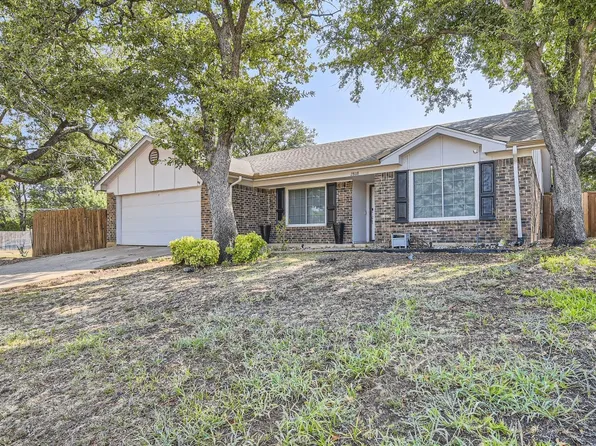 2808 Meadow Creek Dr, Bedford, TX 76021