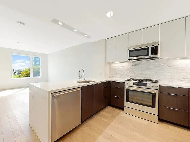 10 Kennedy Pl #209 — Photo 6