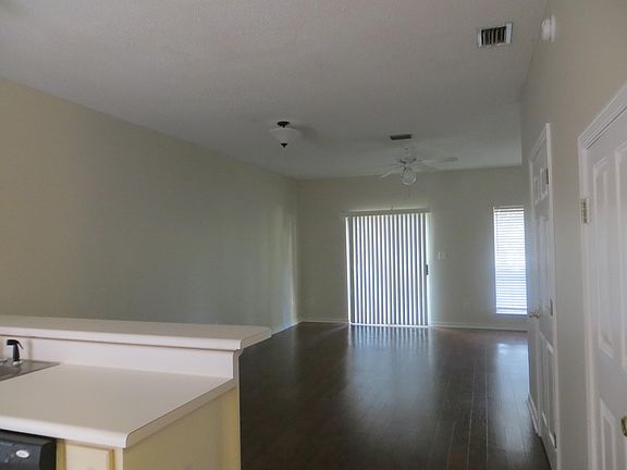 5th image of 2815 Bay Club Dr
