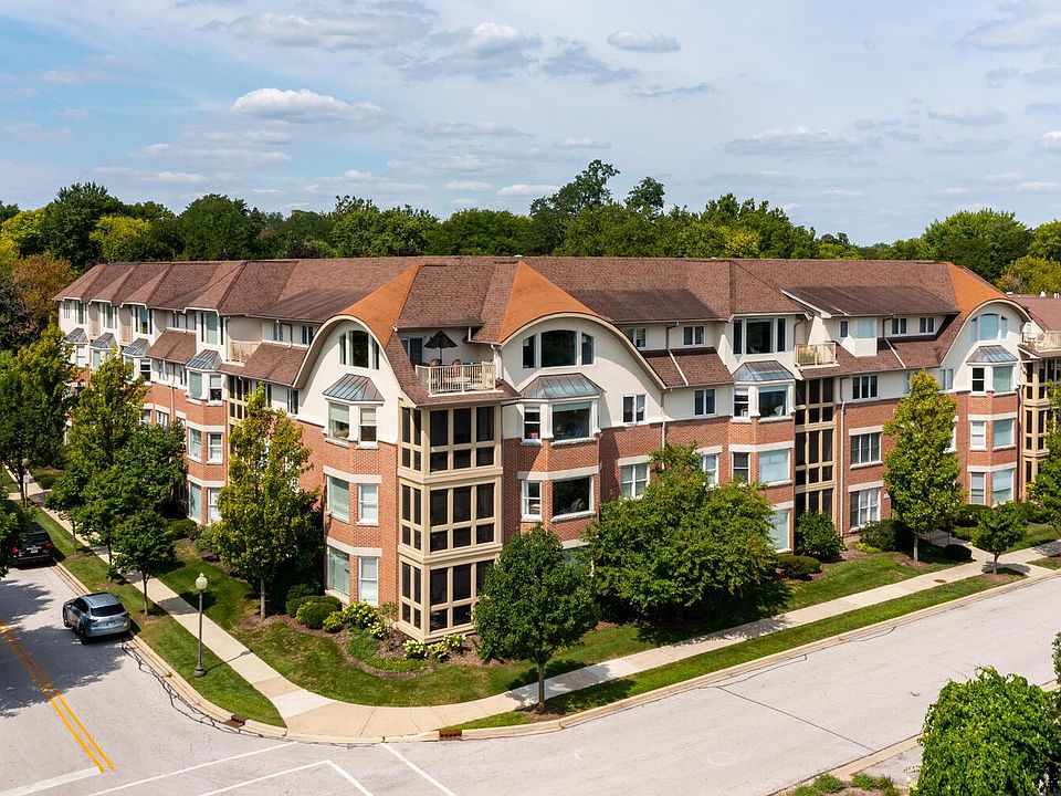 1st image of 200 N River Ln Unit 407