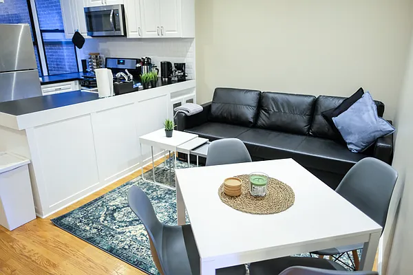 Rented by Charles Coutinho LLC | media 52