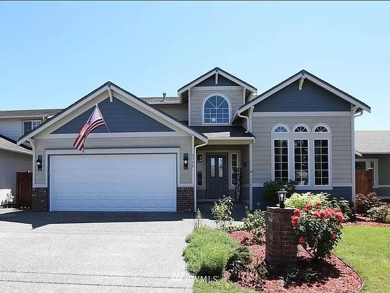 4 bed, 2104 sqft, $3,000 — Photo 1