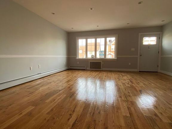 3rd image of 819 Hollywood Ave #3