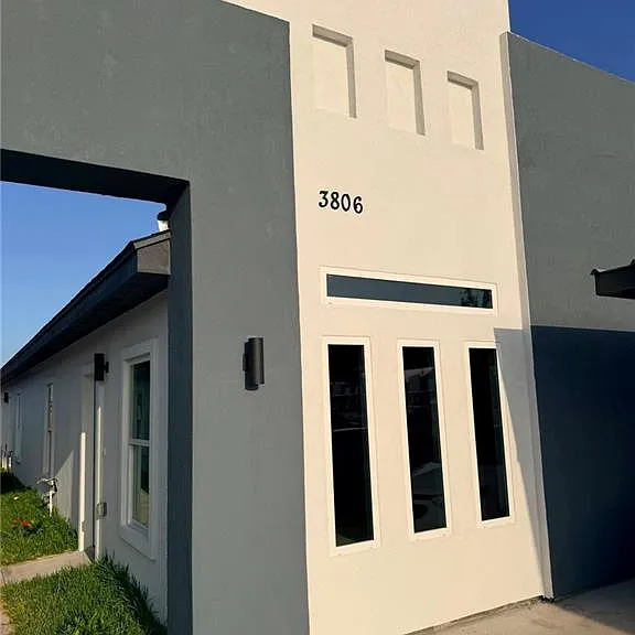 3806 Rosewood Dr #3 — Photo 1