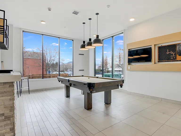 220 Aurora Cres — Photo 12