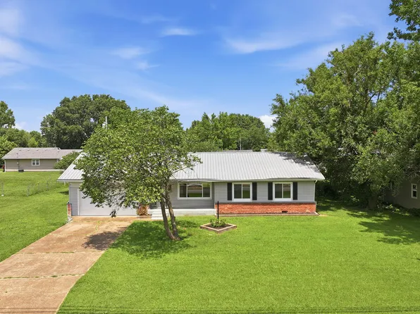 1611 W Fair Play Street, Bolivar, MO 65613