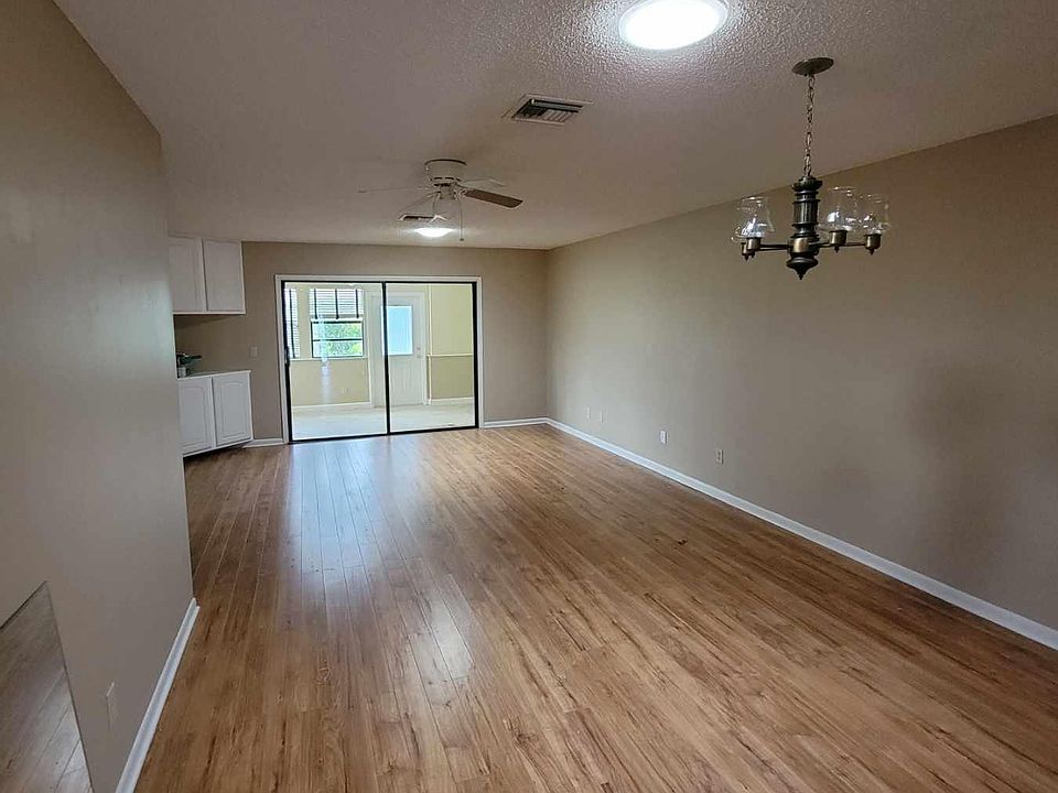 1st image of 198 Queens Ct