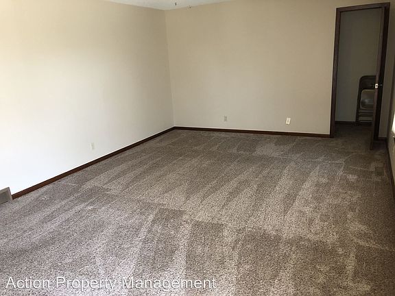 3rd image of 1504 Custer St