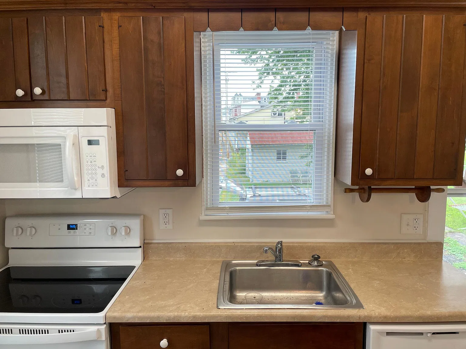 2 bed, 1000 sqft, $1,350 — Photo 3