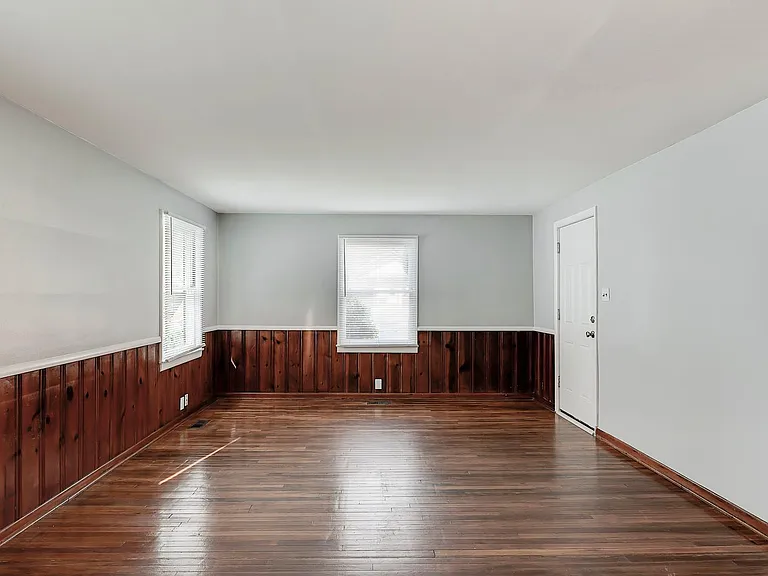 4449 Kingsley Dr — Photo 5