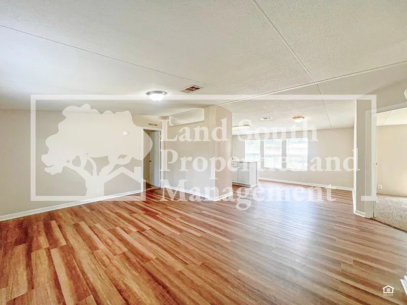 4 bed, 2.0 bath, 1056 sqft, $1,700 — Photo 2