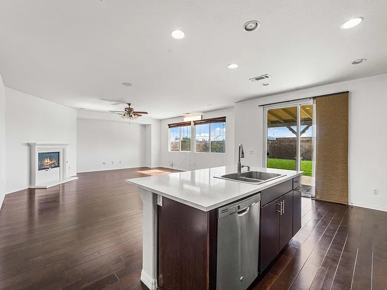 1364 Wellington Dr — Photo 17