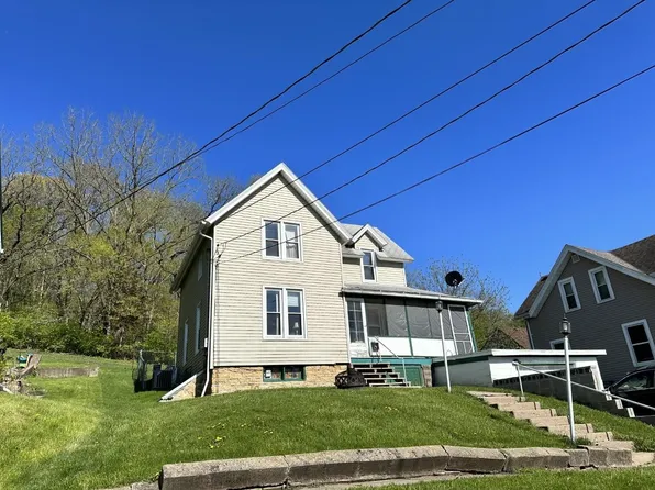 1016 Davidson St, Savanna, IL 61074