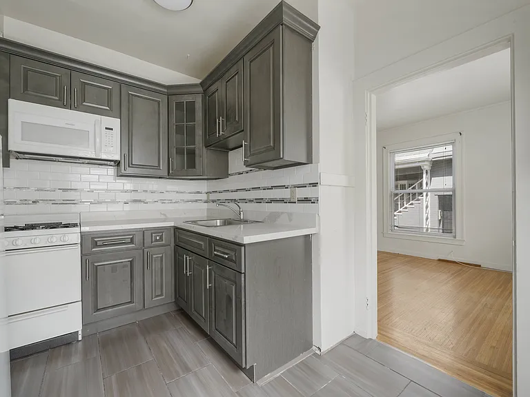 2817 College Ave — Photo 6