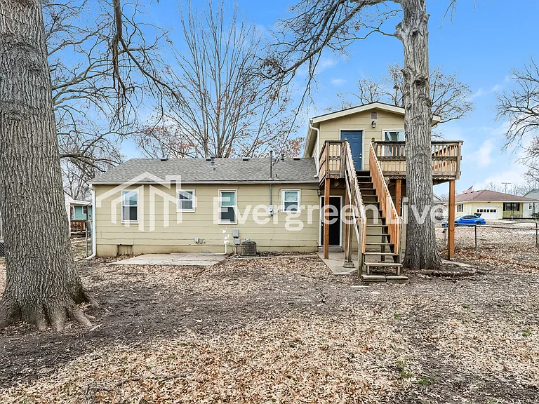 1329 Cheyenne St — Photo 15