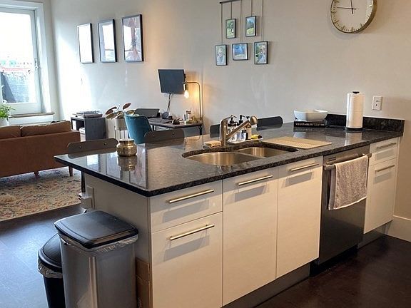 4th image of 154 W 2nd St #404