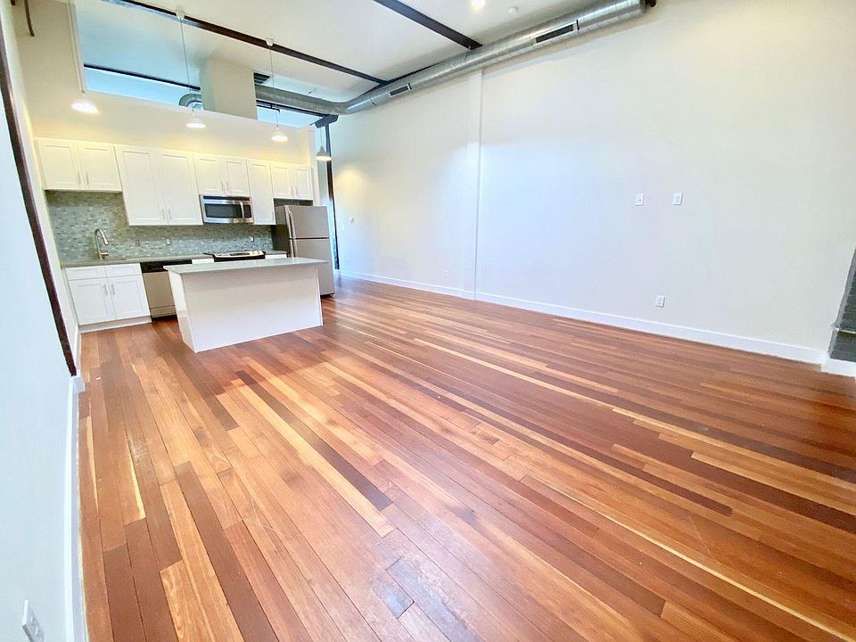 1st image of 3419 Richmond St #203