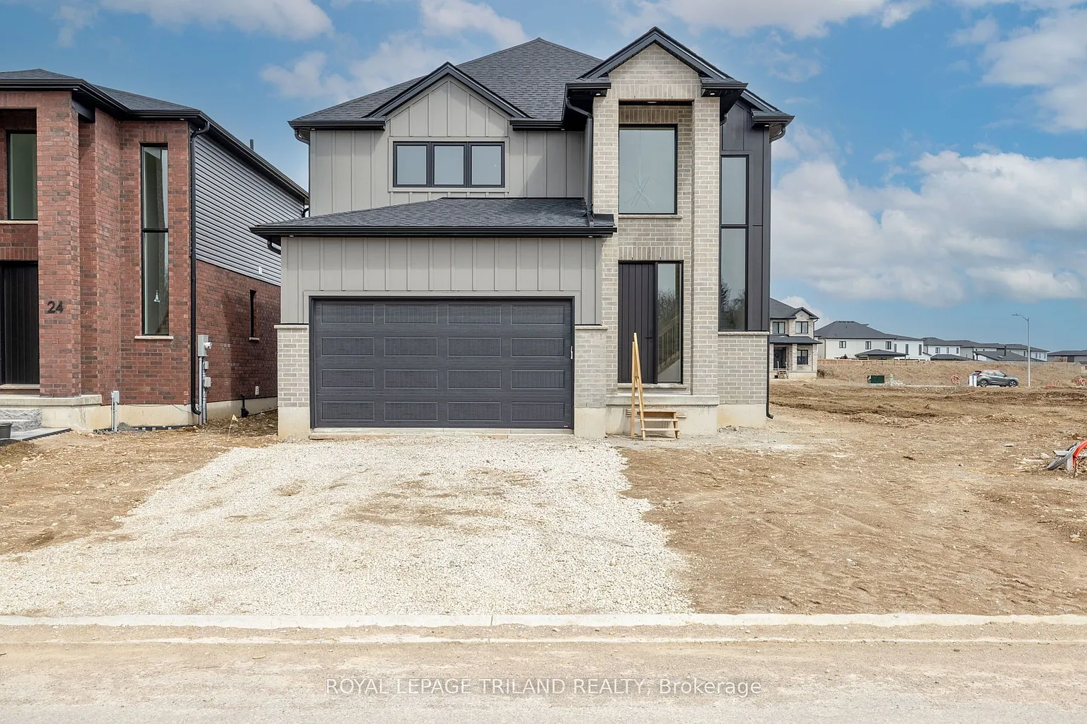 28 Allister Dr photo 1