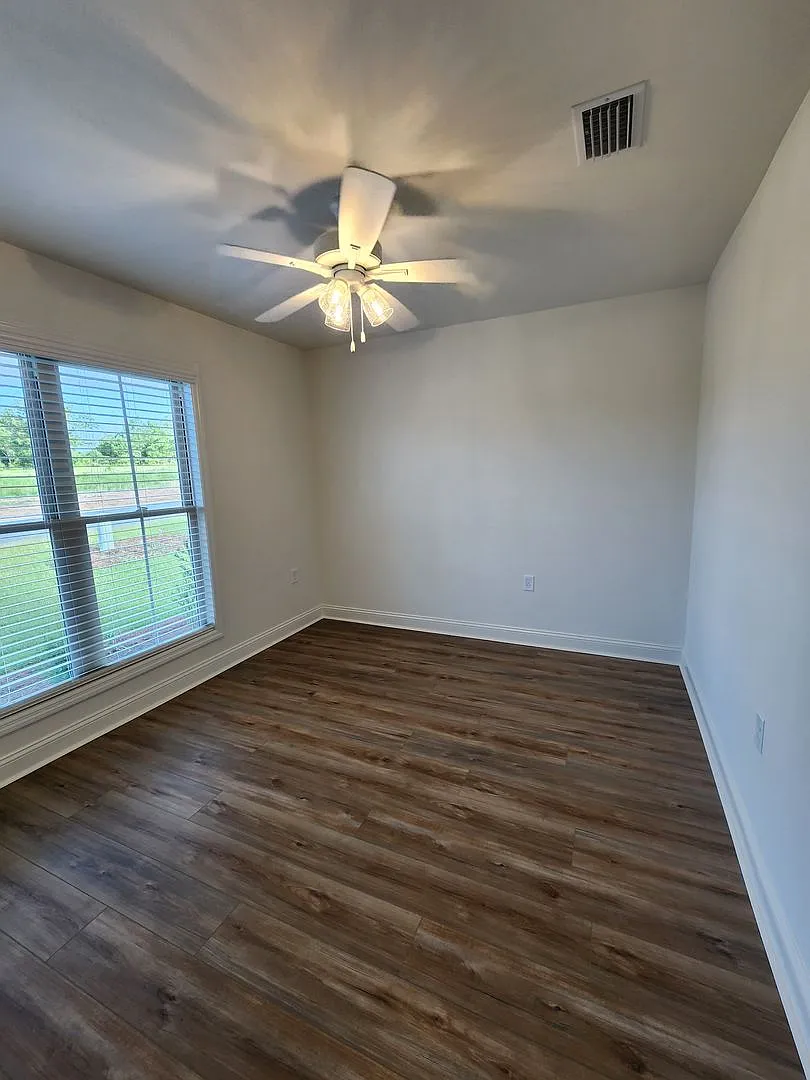 !!New Construction!! NEAR Pinegrove Elementary/Middle - 4BR Home with Granite Countertops, LVP Fl... — Photo 4